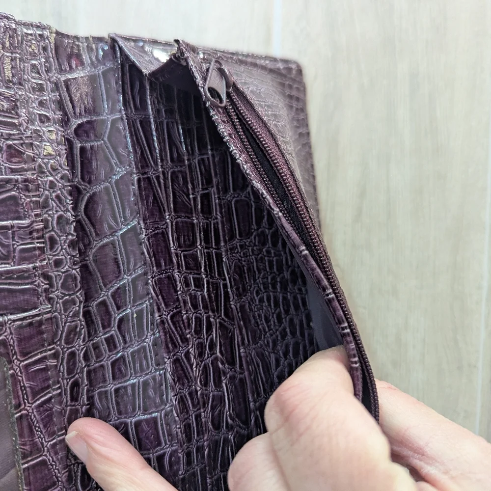 Kenneth Cole Reaction Dark Plum Croc Embossed Clutch Wallet Organizer *GUC